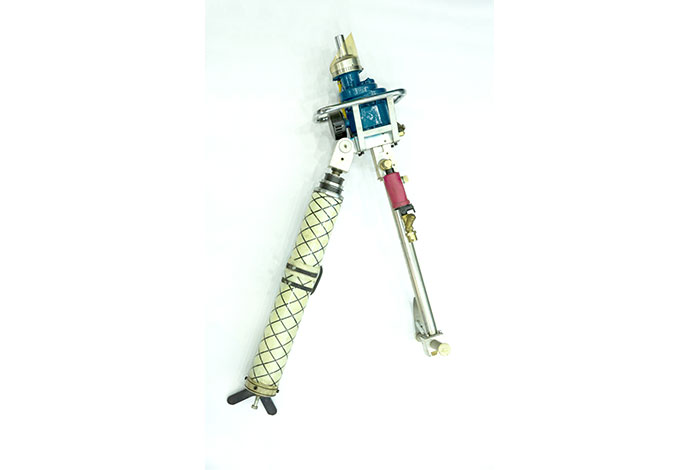  气动支腿式钻机